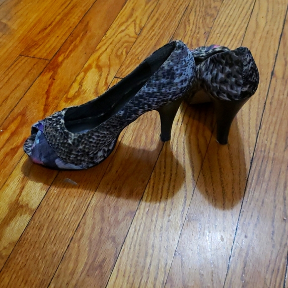 High heels - Picture 3 of 4